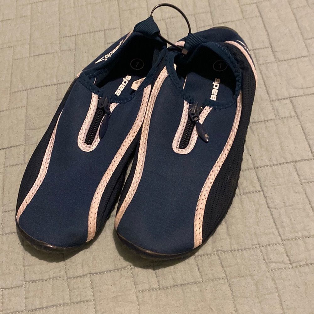 Speedo Boy’s Water Shoes Size 1 Blue